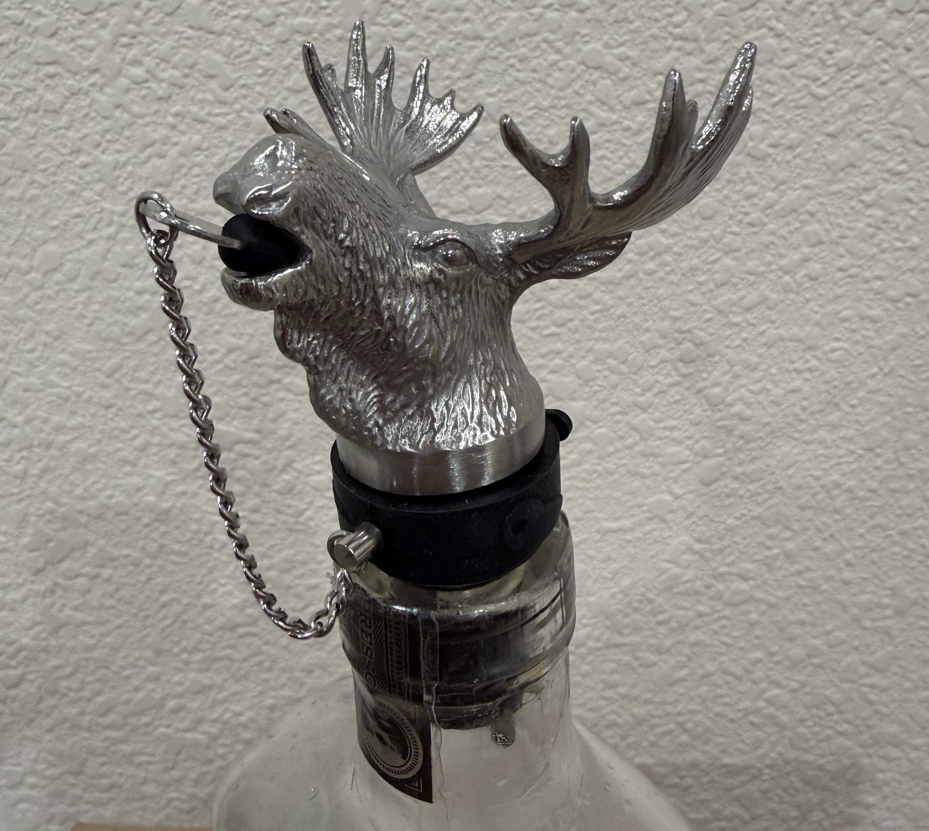 Whiskey bottle stopper