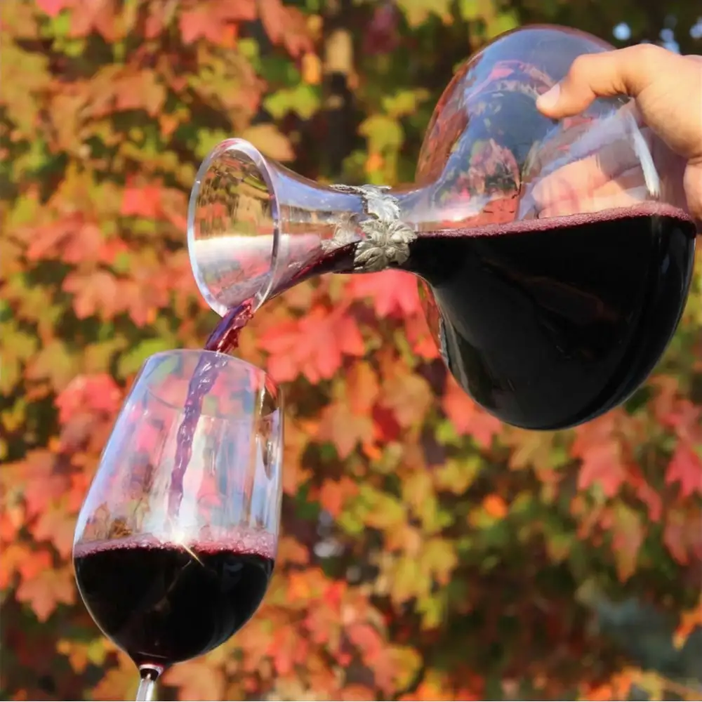 Wine decanter with lead-free pewter detail